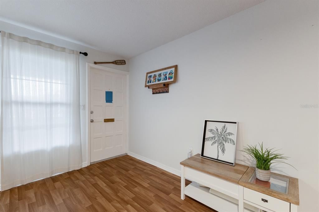 待售: $149,900 (1 贝兹, 1 浴室, 598 平方英尺)