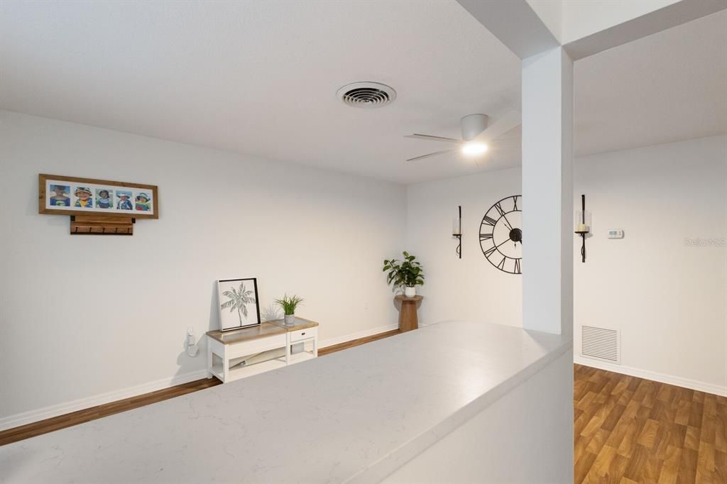 待售: $149,900 (1 贝兹, 1 浴室, 598 平方英尺)