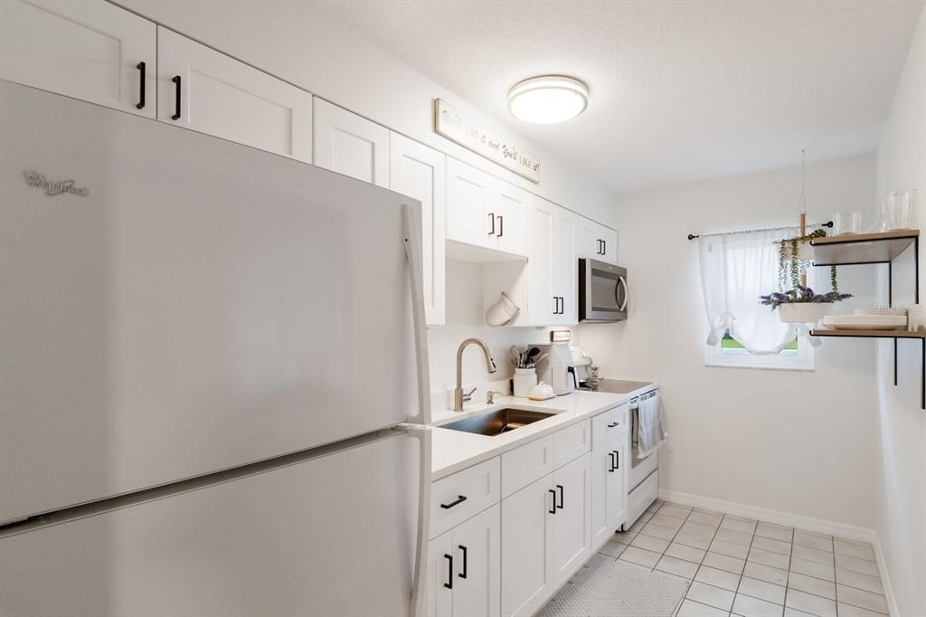 待售: $149,900 (1 贝兹, 1 浴室, 598 平方英尺)