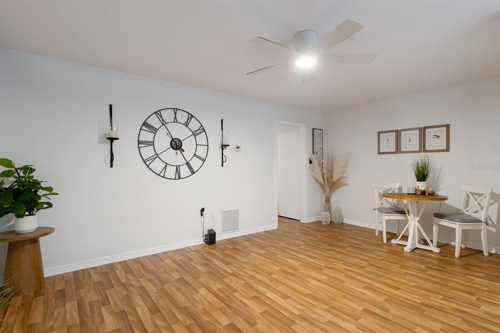 待售: $149,900 (1 贝兹, 1 浴室, 598 平方英尺)