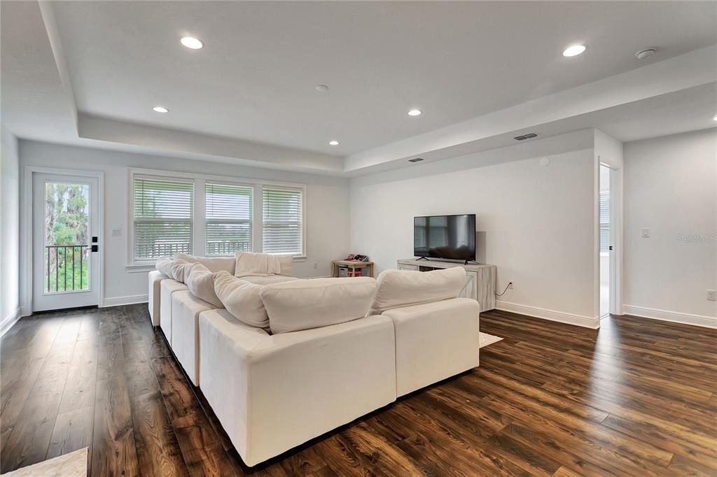 Active With Contract: $1,120,000 (7 beds, 5 baths, 5506 Square Feet)