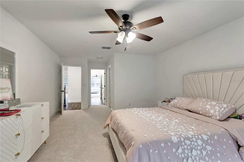 Active With Contract: $1,120,000 (7 beds, 5 baths, 5506 Square Feet)