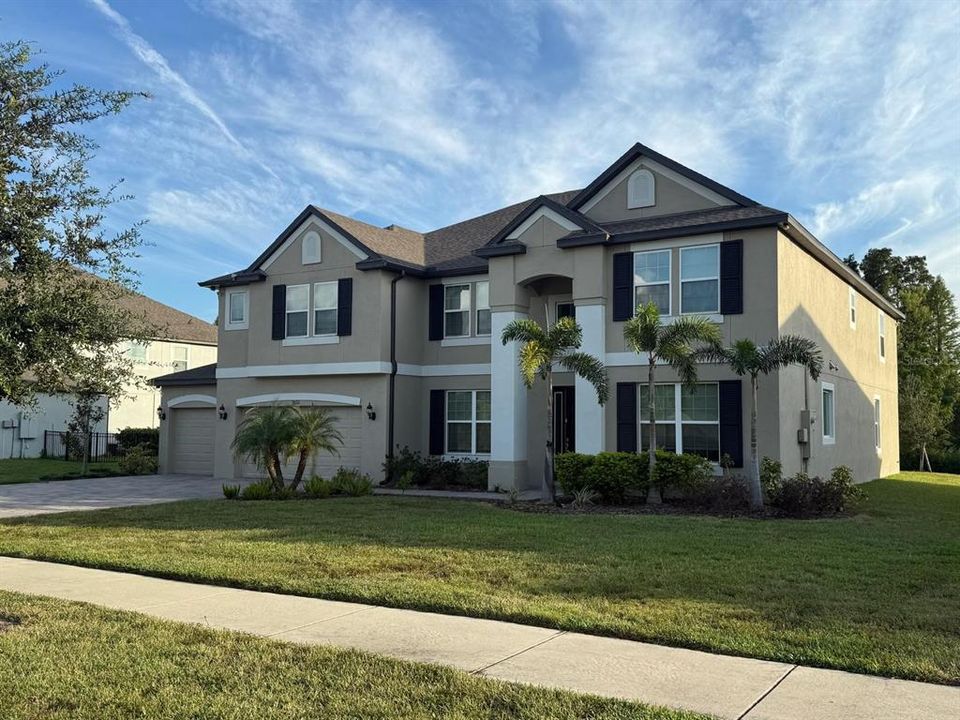 Active With Contract: $1,120,000 (7 beds, 5 baths, 5506 Square Feet)