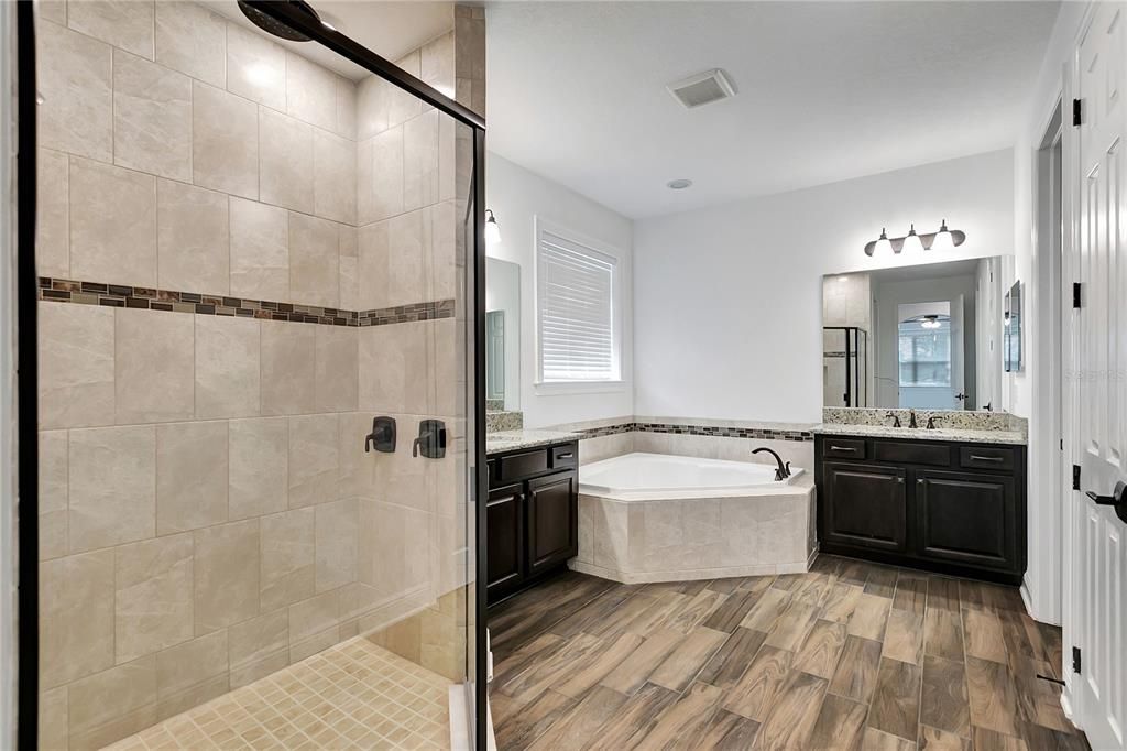 Active With Contract: $1,120,000 (7 beds, 5 baths, 5506 Square Feet)