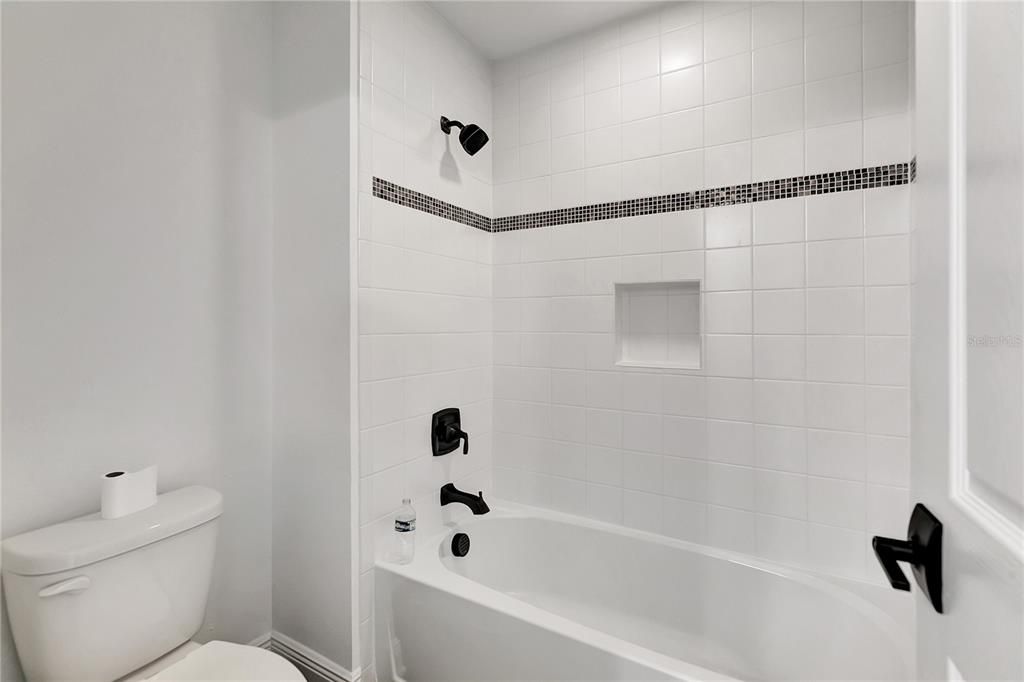 Active With Contract: $1,120,000 (7 beds, 5 baths, 5506 Square Feet)