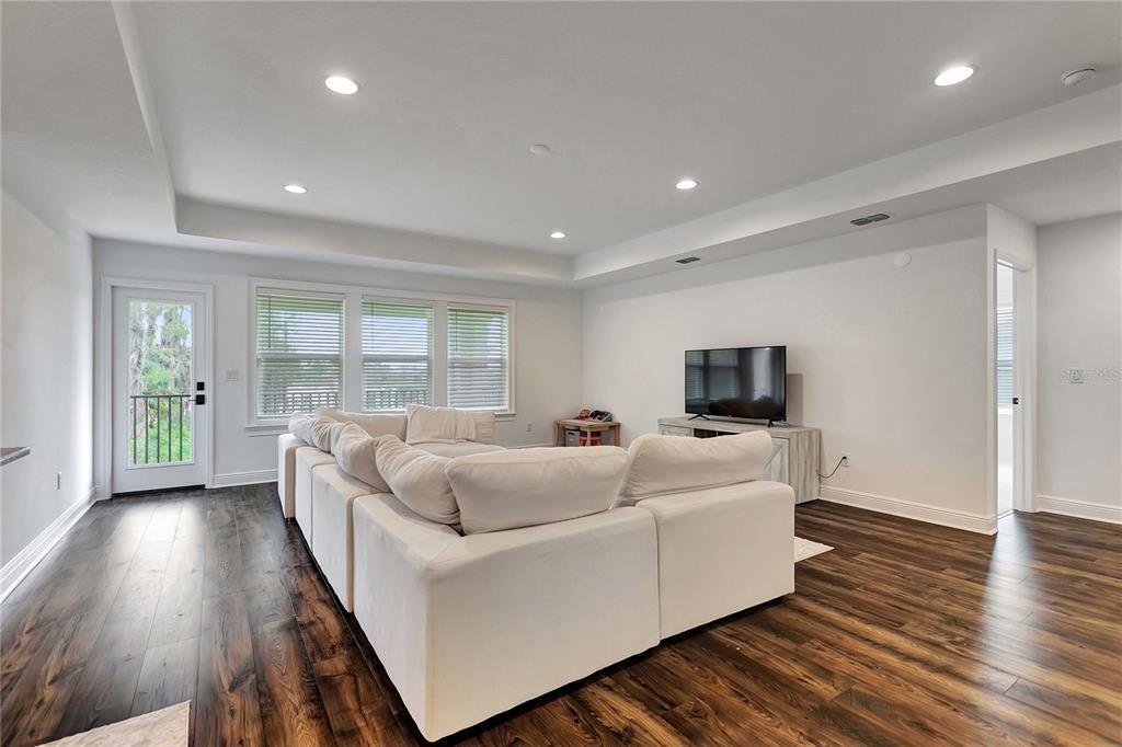 Active With Contract: $1,120,000 (7 beds, 5 baths, 5506 Square Feet)