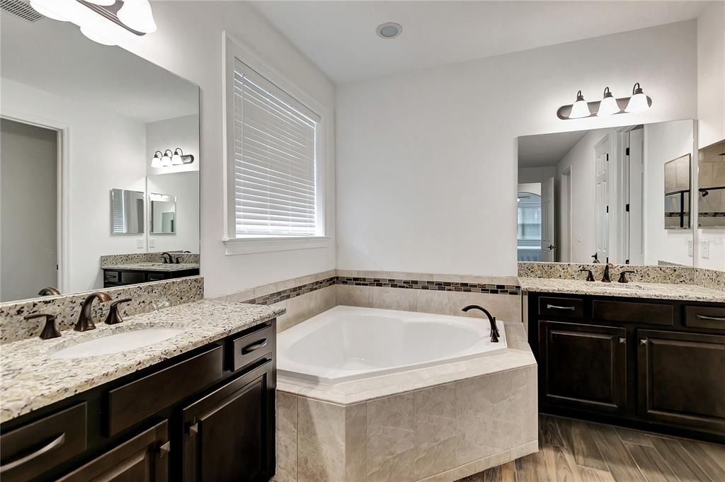 Active With Contract: $1,120,000 (7 beds, 5 baths, 5506 Square Feet)