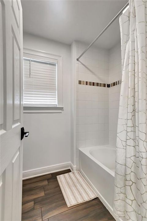 Active With Contract: $1,120,000 (7 beds, 5 baths, 5506 Square Feet)