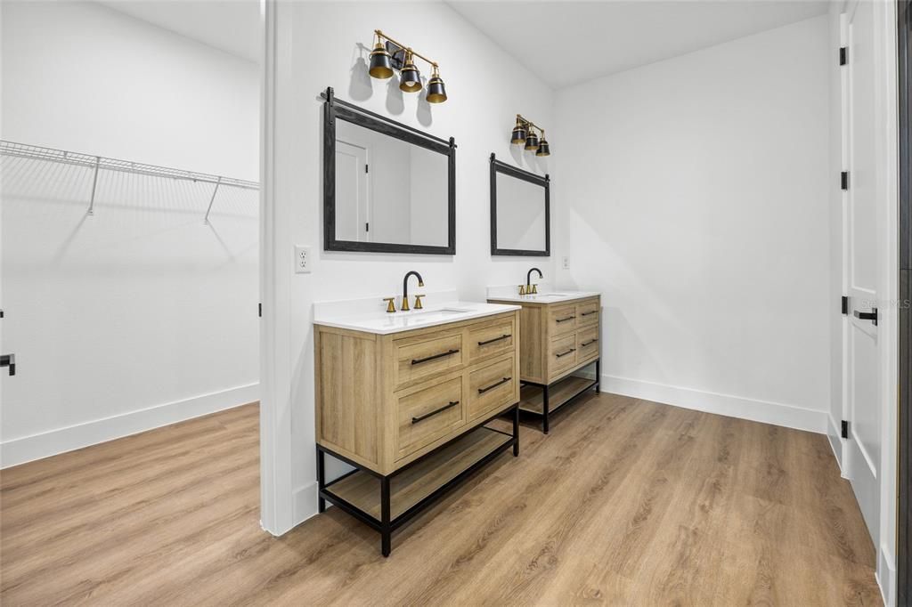 Active With Contract: $489,900 (4 beds, 2 baths, 2073 Square Feet)