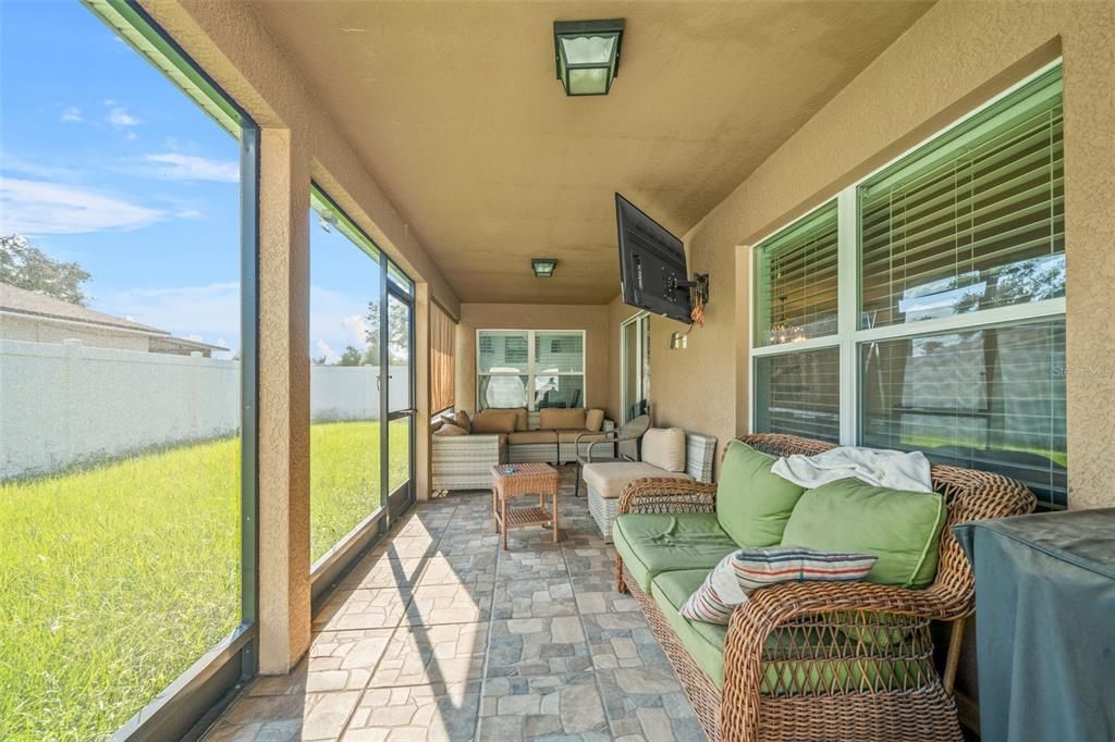 Activo con contrato: $348,000 (3 camas, 2 baños, 1997 Pies cuadrados)