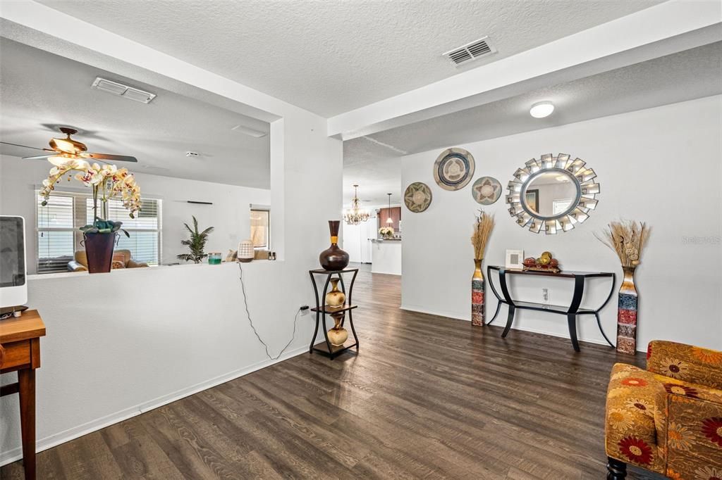 Activo con contrato: $348,000 (3 camas, 2 baños, 1997 Pies cuadrados)