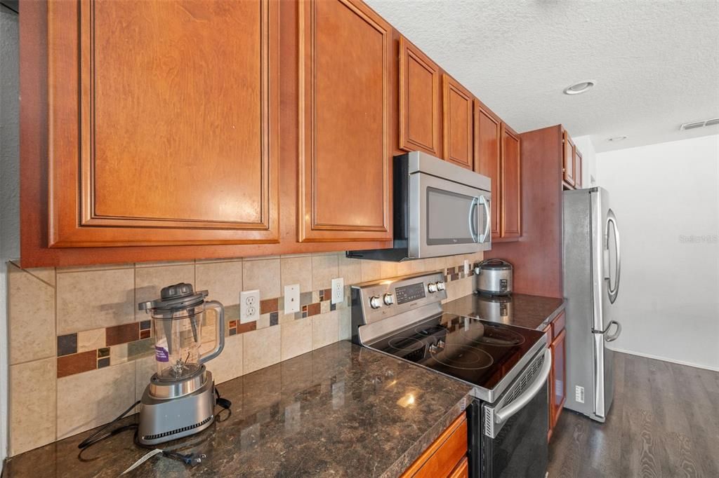 Activo con contrato: $348,000 (3 camas, 2 baños, 1997 Pies cuadrados)