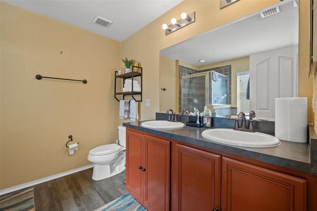 Activo con contrato: $348,000 (3 camas, 2 baños, 1997 Pies cuadrados)