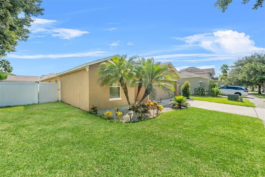 Activo con contrato: $348,000 (3 camas, 2 baños, 1997 Pies cuadrados)