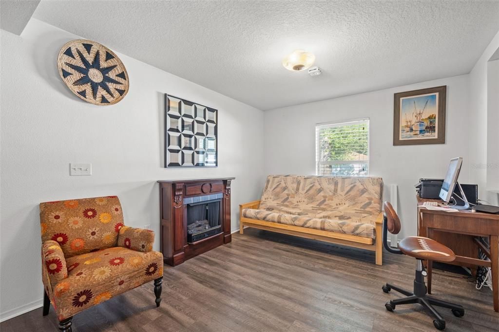 Activo con contrato: $348,000 (3 camas, 2 baños, 1997 Pies cuadrados)