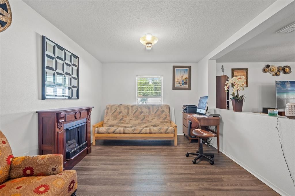 Activo con contrato: $348,000 (3 camas, 2 baños, 1997 Pies cuadrados)