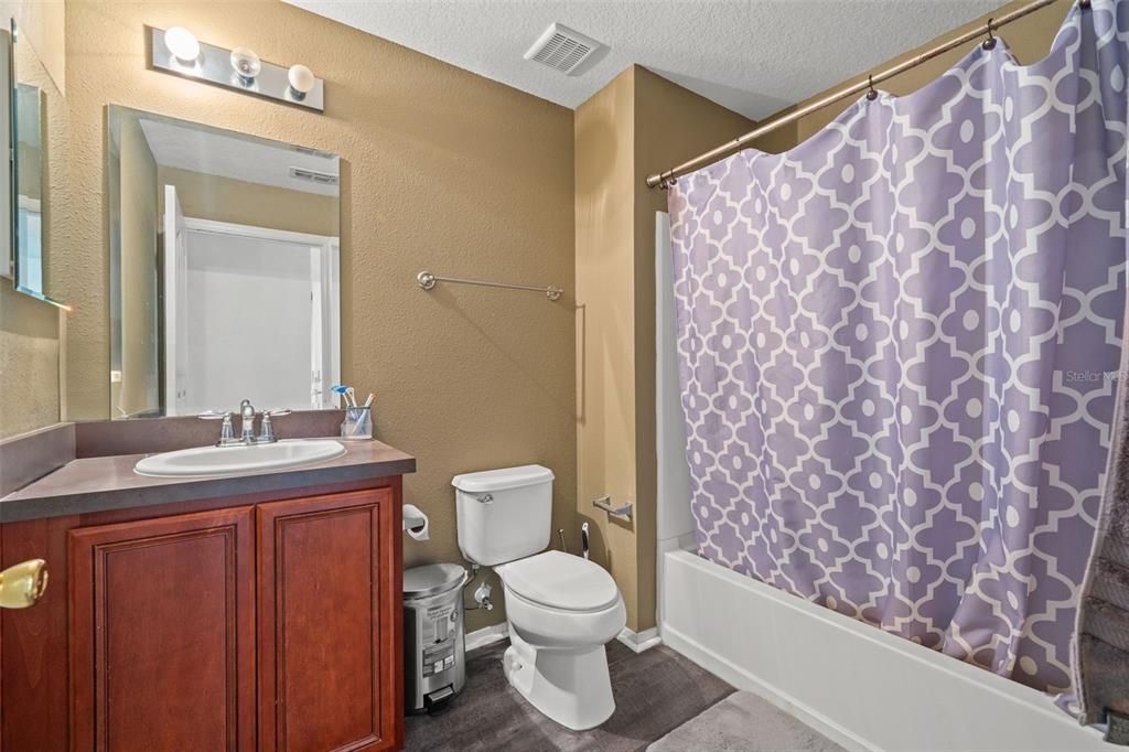 Activo con contrato: $348,000 (3 camas, 2 baños, 1997 Pies cuadrados)