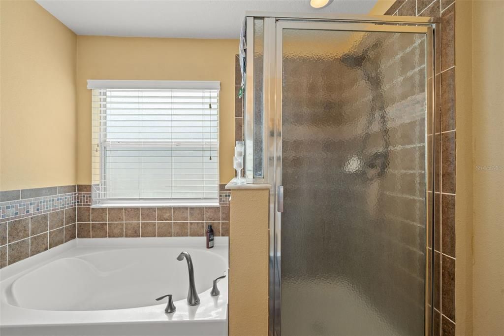 Activo con contrato: $348,000 (3 camas, 2 baños, 1997 Pies cuadrados)