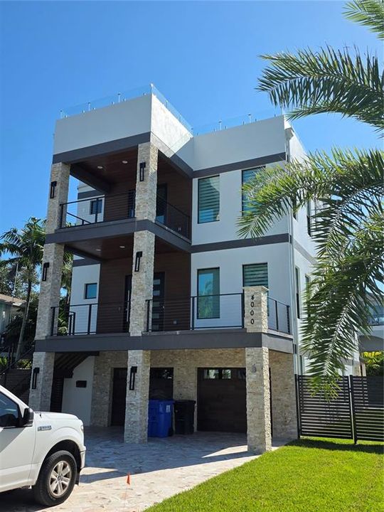 Recently Sold: $1,700,000 (4 beds, 4 baths, 3010 Square Feet)