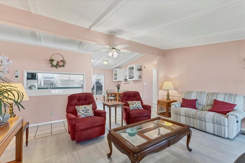 En Venta: $198,500 (2 camas, 2 baños, 1056 Pies cuadrados)