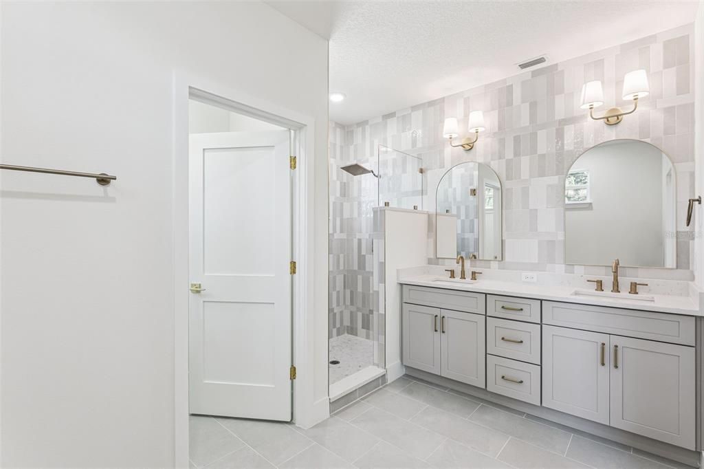 For Sale: $730,000 (4 beds, 2 baths, 2350 Square Feet)