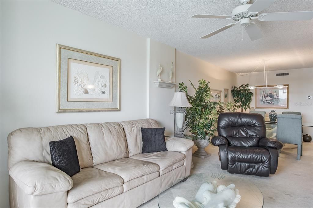 待售: $399,000 (2 贝兹, 2 浴室, 1160 平方英尺)