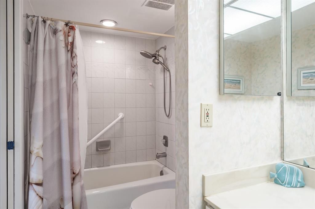 待售: $399,000 (2 贝兹, 2 浴室, 1160 平方英尺)