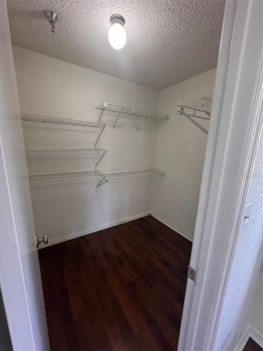 Под контрактом: $105,000 (1 спален, 1 ванн, 742 Квадратных фут)