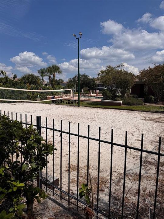 Под контрактом: $105,000 (1 спален, 1 ванн, 742 Квадратных фут)