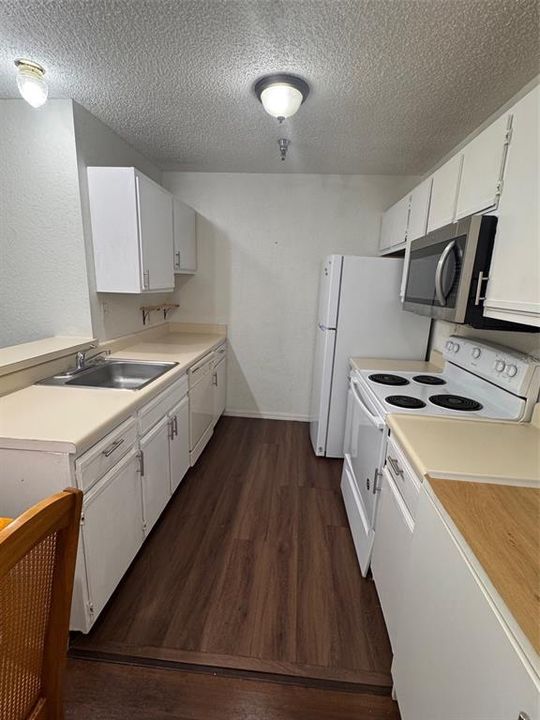 Под контрактом: $105,000 (1 спален, 1 ванн, 742 Квадратных фут)