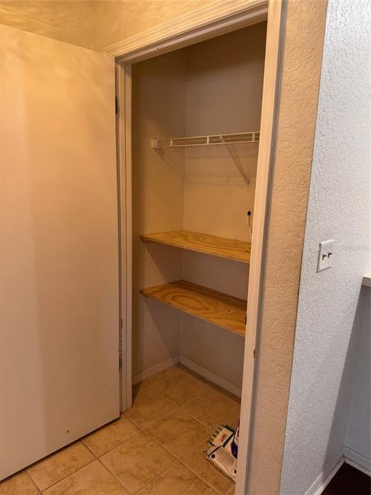 Под контрактом: $105,000 (1 спален, 1 ванн, 742 Квадратных фут)