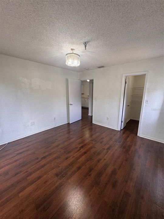 Под контрактом: $105,000 (1 спален, 1 ванн, 742 Квадратных фут)