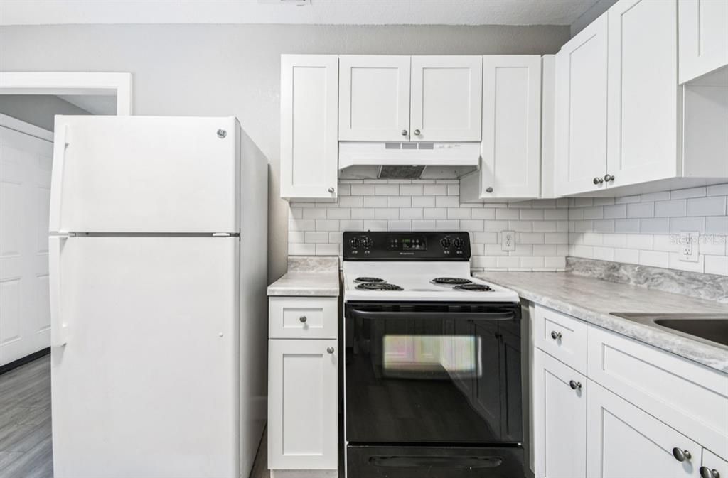 For Sale: $234,400 (3 beds, 1 baths, 768 Square Feet)