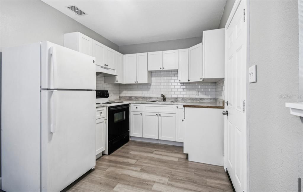 For Sale: $234,400 (3 beds, 1 baths, 768 Square Feet)