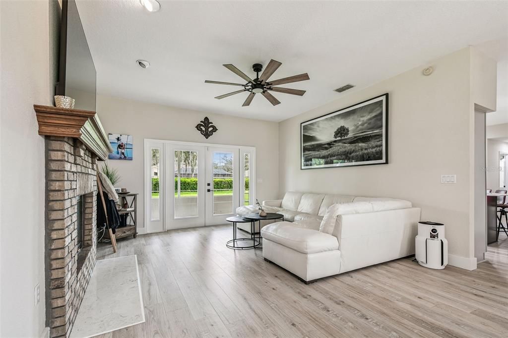 En Venta: $535,000 (4 camas, 3 baños, 2540 Pies cuadrados)