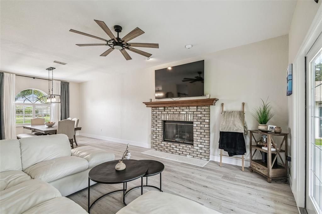 En Venta: $535,000 (4 camas, 3 baños, 2540 Pies cuadrados)