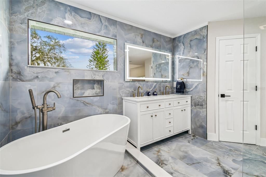 En Venta: $535,000 (4 camas, 3 baños, 2540 Pies cuadrados)