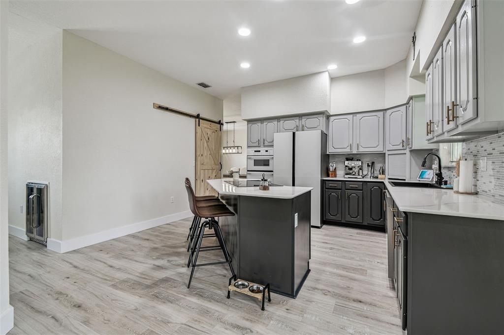 En Venta: $535,000 (4 camas, 3 baños, 2540 Pies cuadrados)