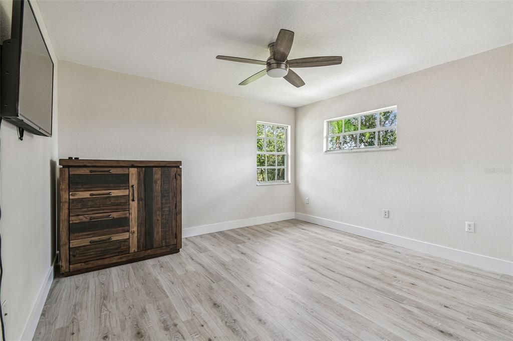 En Venta: $535,000 (4 camas, 3 baños, 2540 Pies cuadrados)