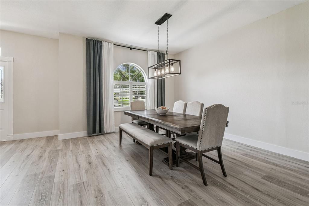 En Venta: $535,000 (4 camas, 3 baños, 2540 Pies cuadrados)