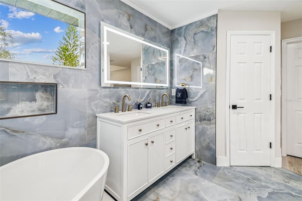 En Venta: $535,000 (4 camas, 3 baños, 2540 Pies cuadrados)