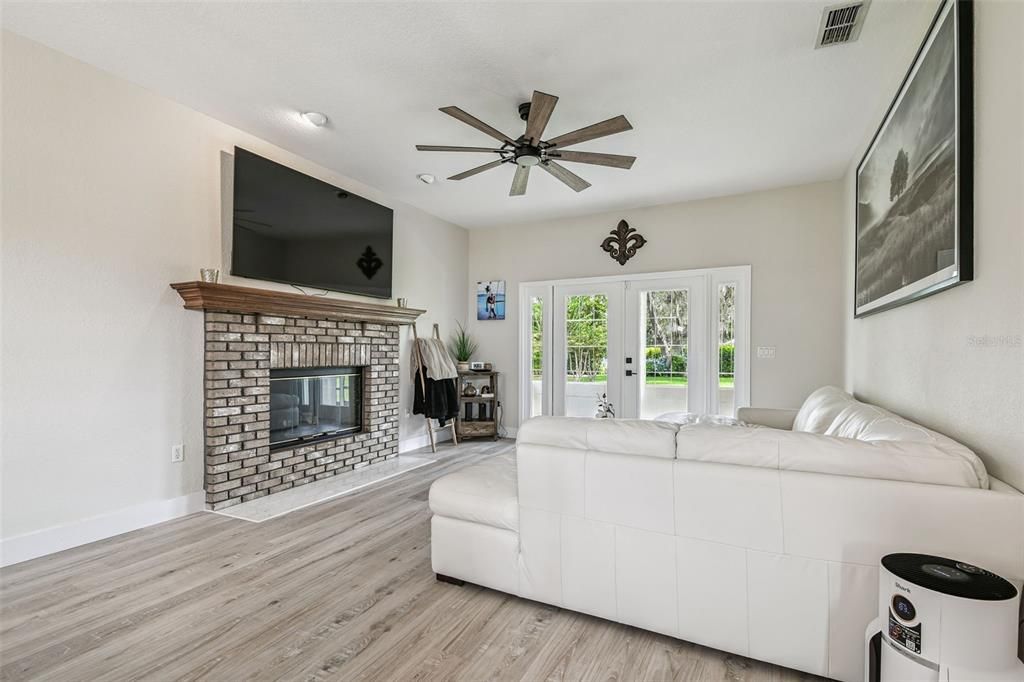 En Venta: $535,000 (4 camas, 3 baños, 2540 Pies cuadrados)