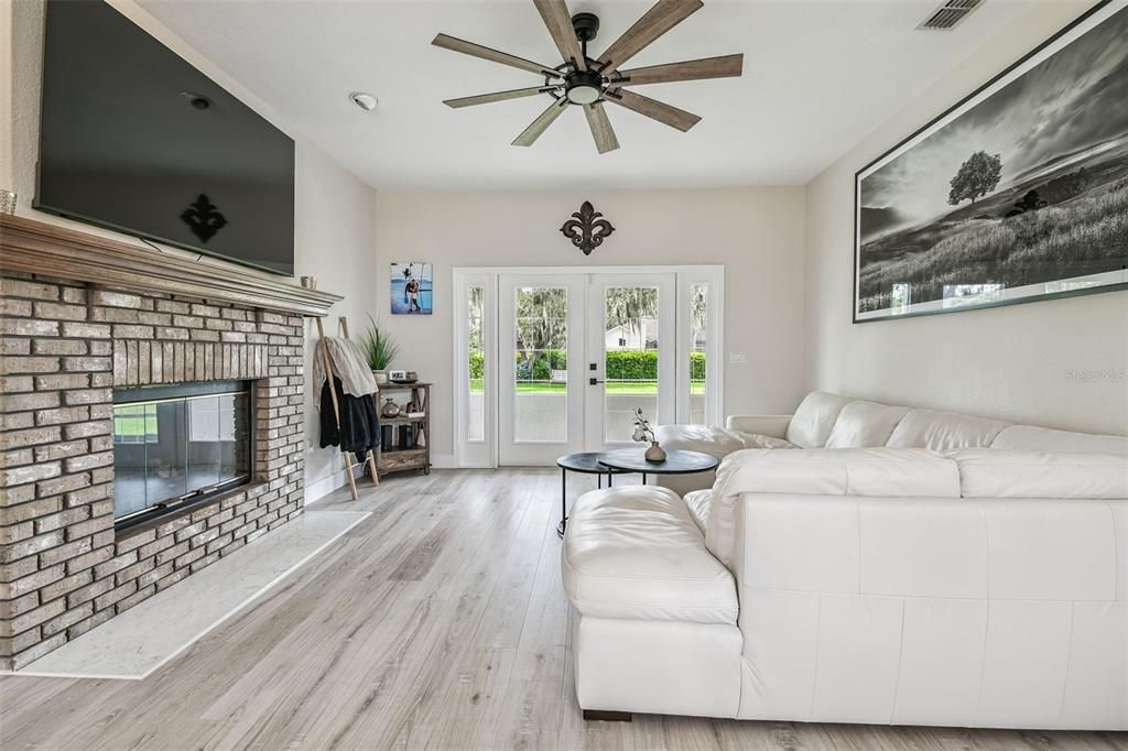 En Venta: $535,000 (4 camas, 3 baños, 2540 Pies cuadrados)