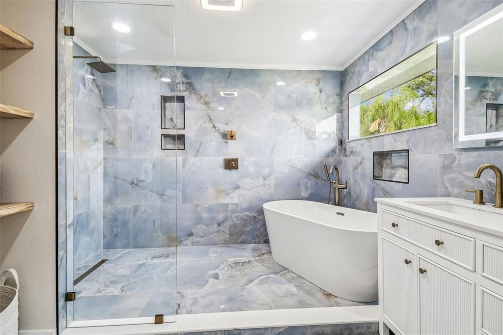 En Venta: $535,000 (4 camas, 3 baños, 2540 Pies cuadrados)