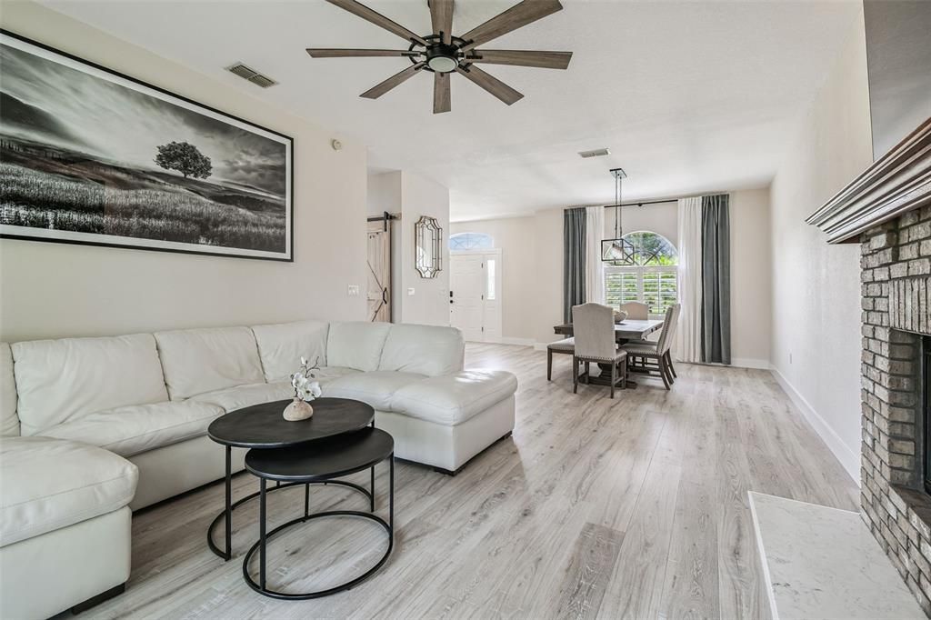 En Venta: $535,000 (4 camas, 3 baños, 2540 Pies cuadrados)