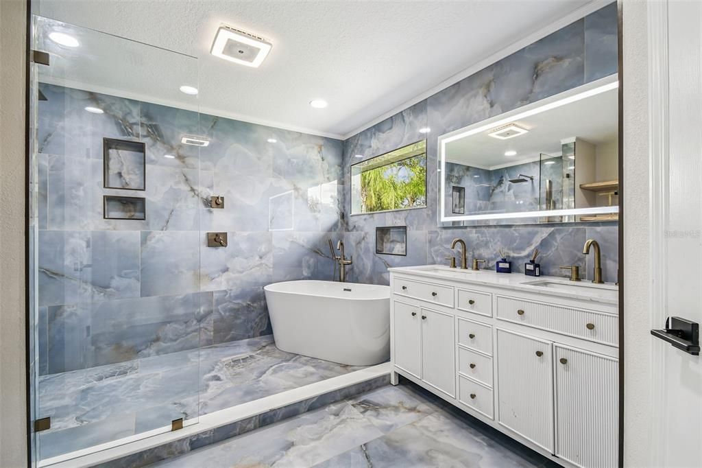 En Venta: $535,000 (4 camas, 3 baños, 2540 Pies cuadrados)