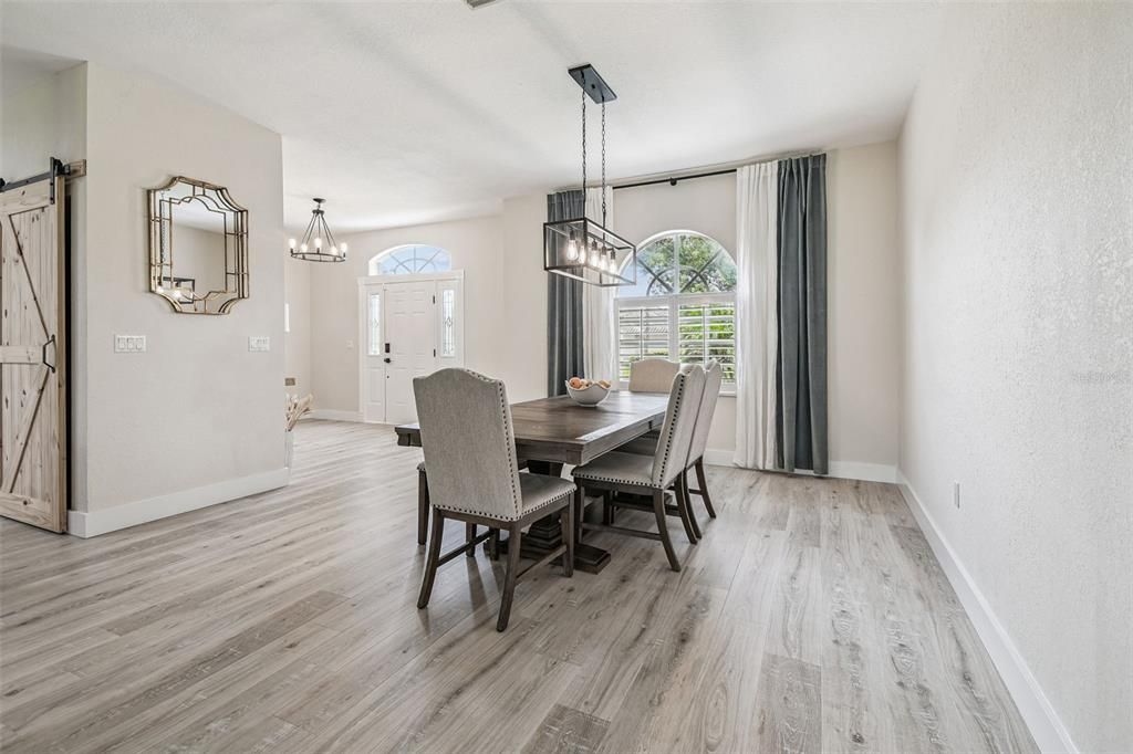 En Venta: $535,000 (4 camas, 3 baños, 2540 Pies cuadrados)