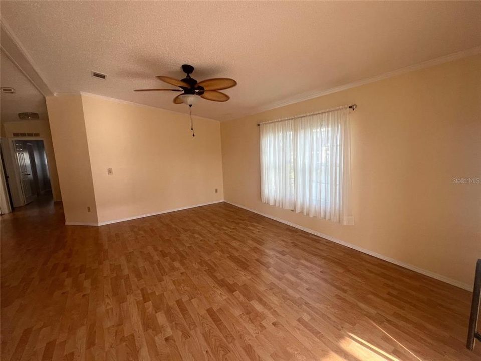 Active With Contract: $191,900 (2 beds, 2 baths, 1118 Square Feet)