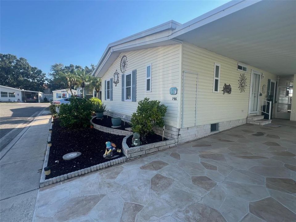 Active With Contract: $191,900 (2 beds, 2 baths, 1118 Square Feet)