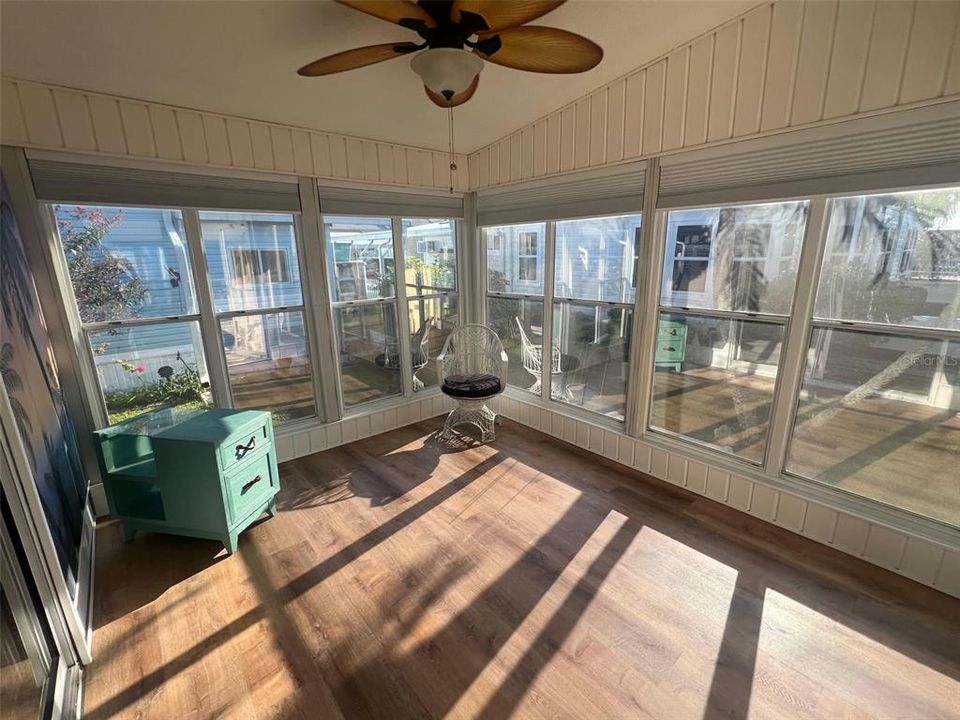 Active With Contract: $191,900 (2 beds, 2 baths, 1118 Square Feet)